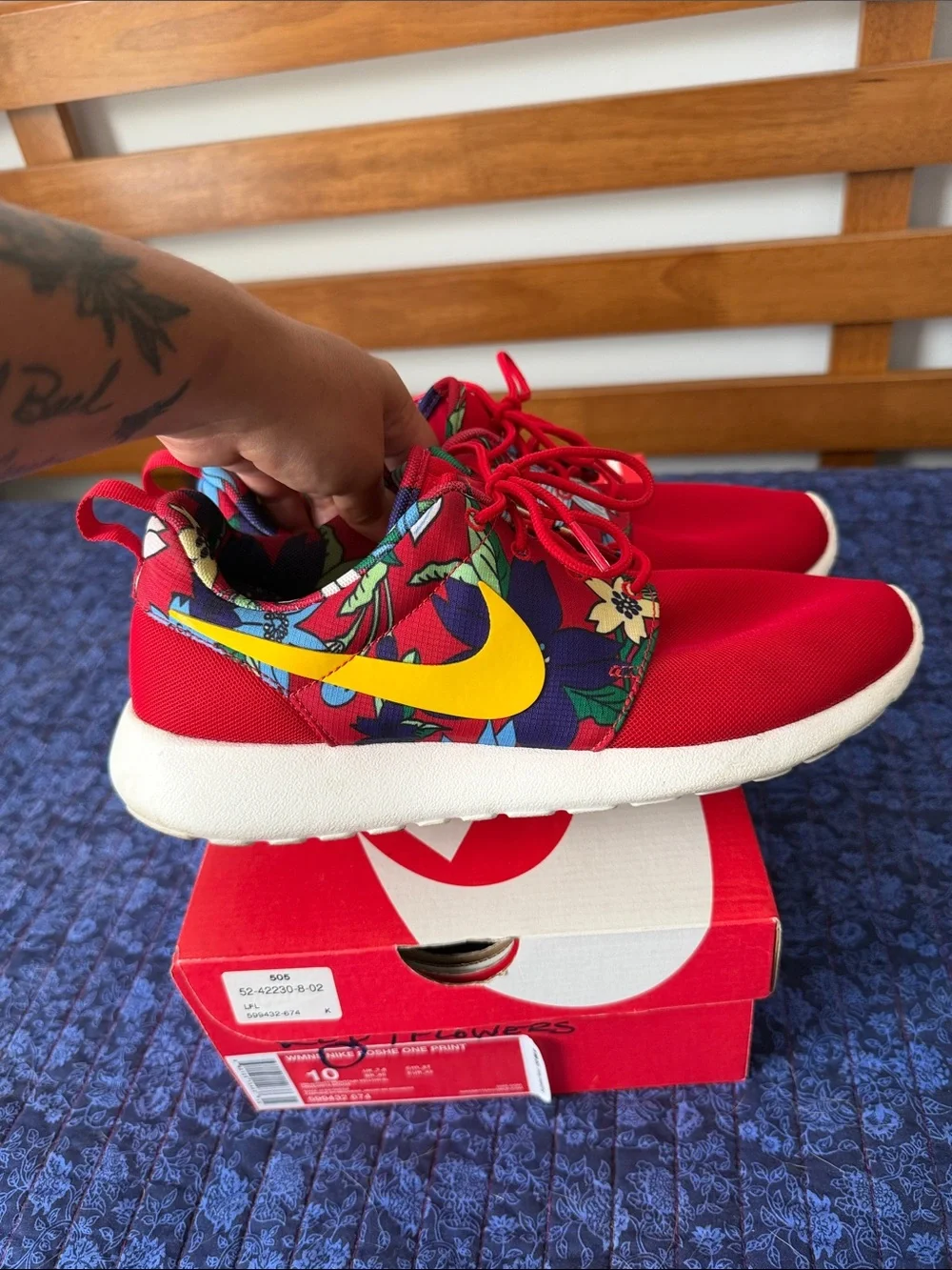 Nike Women’s Roche Hawaiian Print with box